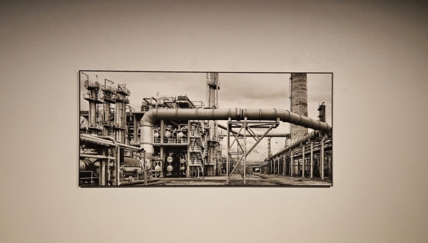 Une exposition sur la raffinerie de Collombey a pris ses quartiers au Théâtre du Crochetan